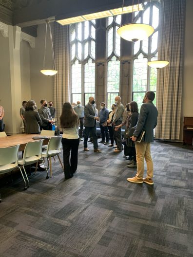 Governor Inslee greets SEFS students and faculty